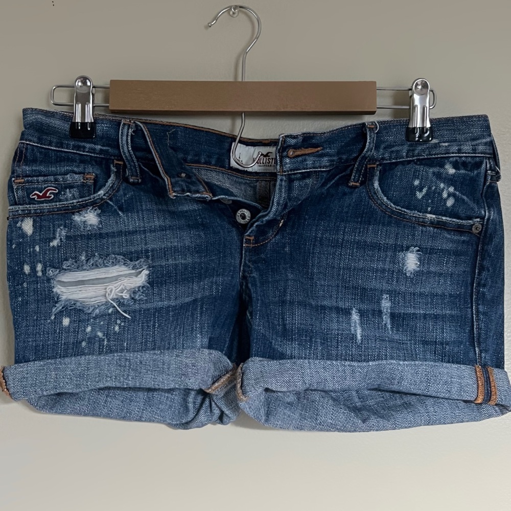 Hollister Women’s low-rise ripped denim shorts